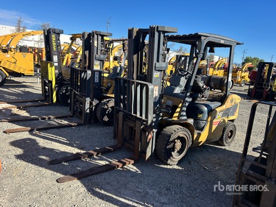 2014 Cat 2P6000-LE 5500 lb Pneumatic Tire رافعة شوكية