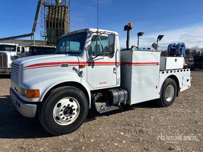 2000 International 4700 4x2 Ciężarówka serwisowa