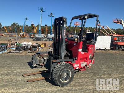 2016 Moffett M8 55.4 5500 lb 3x3 شاحنة مزودة برافعة شوكية