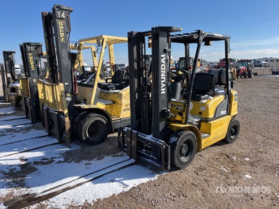 Hyundai 25L-7A 4220 lb Cushion Tire Forklift (Inoperable)