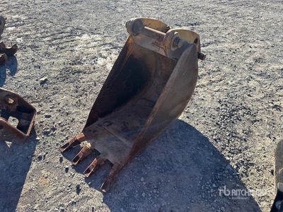 Cat 18 in Digging دلو حفارة