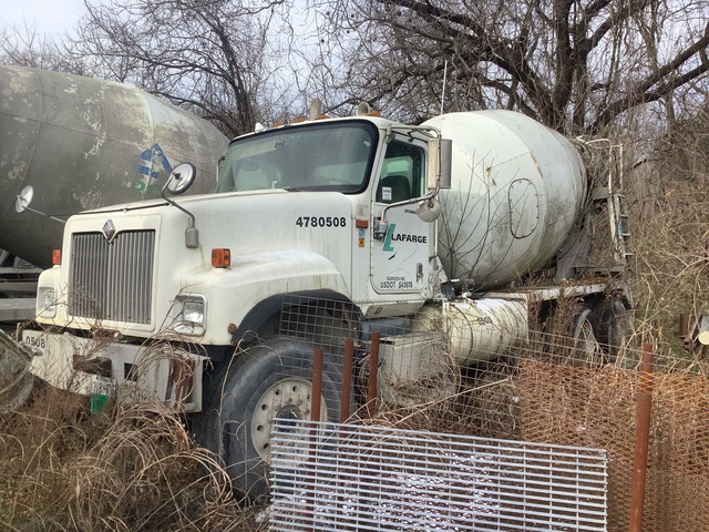 2005 International 5500i 8x4 Mixer Truck (Inoperable)