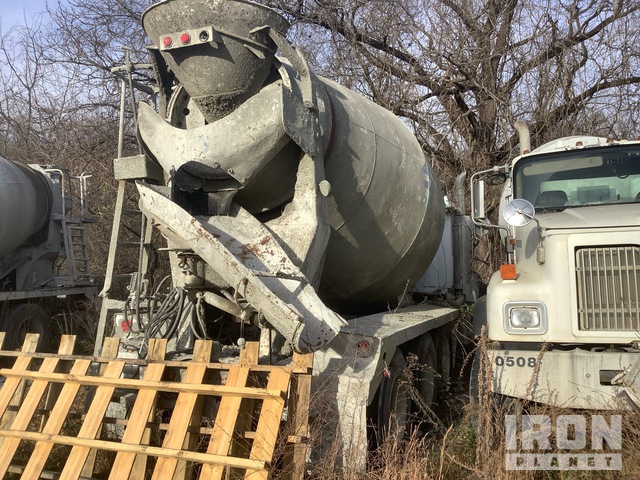 CAMIóN REVOLVEDOR 2003 MACK MCNEILUS 10.5 CYD