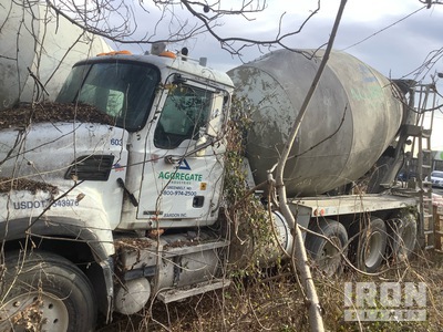 2003 Mack CV713 8x4 Camion malaxeur (Inoperable)