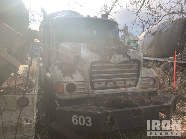 CAMIóN REVOLVEDOR 2003 MACK MCNEILUS 10.5 CYD