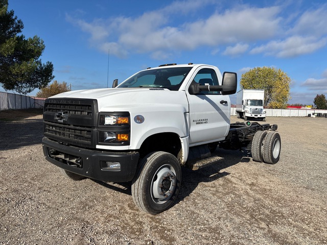 2023 Chevrolet Silverado 5500HD 4x4 Cab and Chassis (Unused)