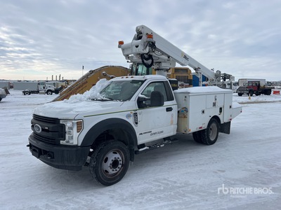 2019 Altec AT235P 35 ft on 2019 Ford F-550 XL 4x2 Camion de cubo