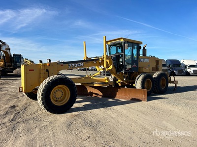 2002 John Deere 772CH Motor Grader