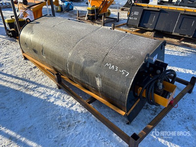 2025 GIYI GY-BS72 72 in Closed Skid Steer Sweeper (Unused)