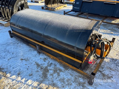 2025 GIYI GY-BS72 72 in Closed Skid Steer Sweeper (Unused)