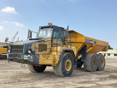 2010 Komatsu HM400-2 Kiepwagen met knikbesturing