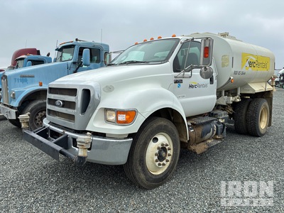 2015 Ford F-750 XL 4x2 Camion à eau