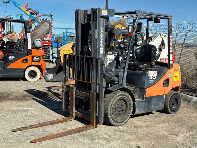 2012 (unverified) Doosan D30S-5 5500 lb Pneumatic Tire Forklift