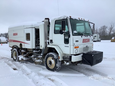 2004 Elgin Whirlwind MV on 2005 Sterling SC8000 Camion barredora