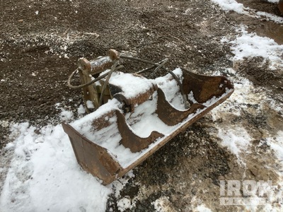 Bobcat PTX3 39.5 in Hydraulic Tilting Bucket - Fits Bobcat E35I