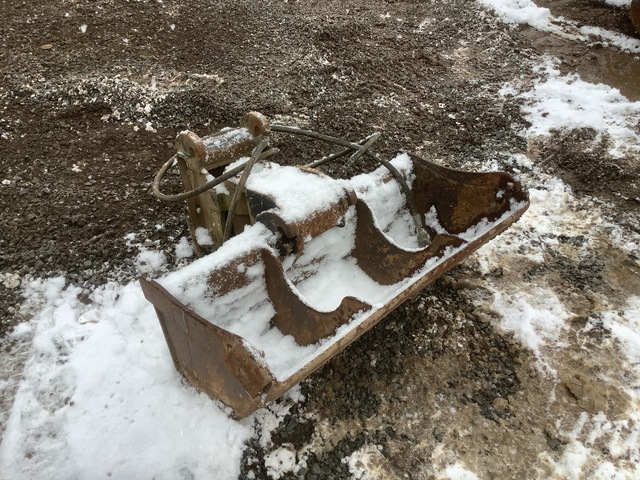 Bobcat PTX3 39.5 in Hydraulic Tilting Bucket - Fits Bobcat E35I