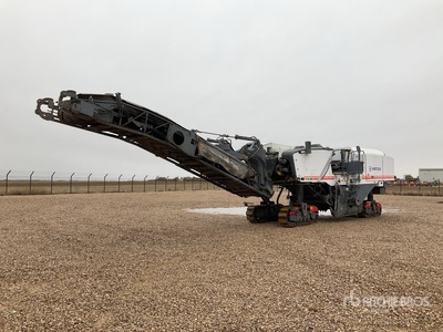 2011 Wirtgen W250 Tracked آلات كشط الرصيف