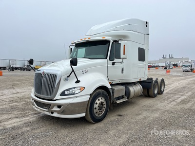 2013 International LF627 6x4 Cabeza Tractora Cabina Dormitorio