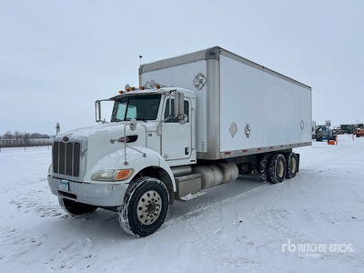 2013 Peterbilt 348 6x4 Furgoneta caja cerrada