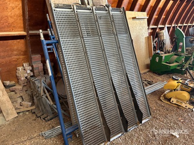 John Deere S780 Combine Chaffer