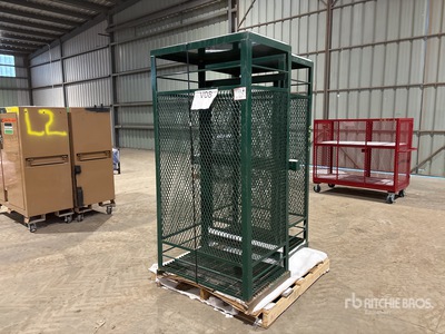 Quantity of (2) 3 ft x 2 ft Compressed Gas Cage Attrezzatura industriale