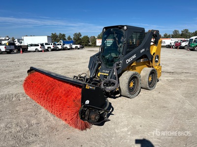 2021 John Deere 318G Minicargadora