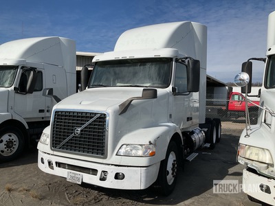 2015 Volvo VNM 6x4 Sleeper Truck Tractor (Inoperable)