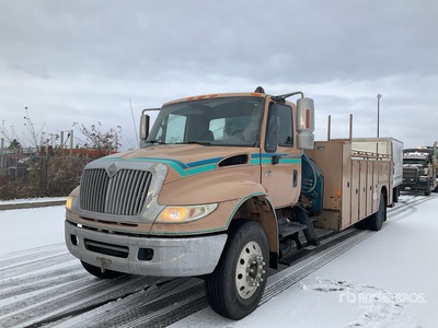 2007 International 4400 4x2 Kranwägen
