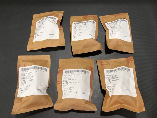 (16) Eaton Aerospace B4678 Chip Detectors