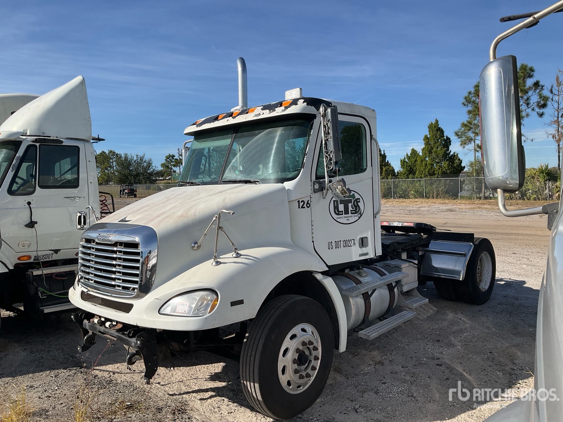 2007 Freightliner Columbia 120 4x2 T/A Day Cab Truck Tractor (Inoperable)