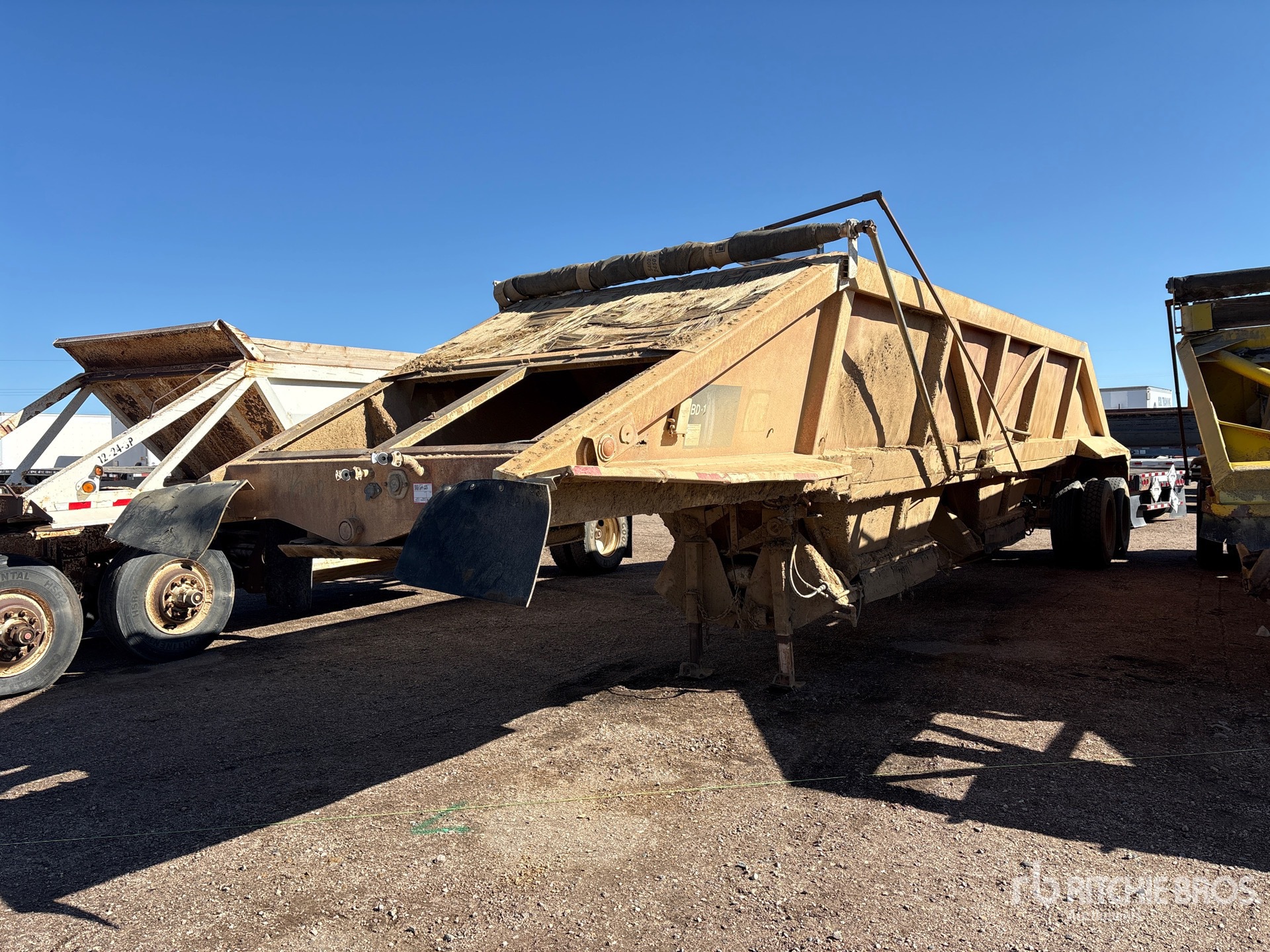 1981 Fruehauf 44 ft T/A Belly Dump Trailer