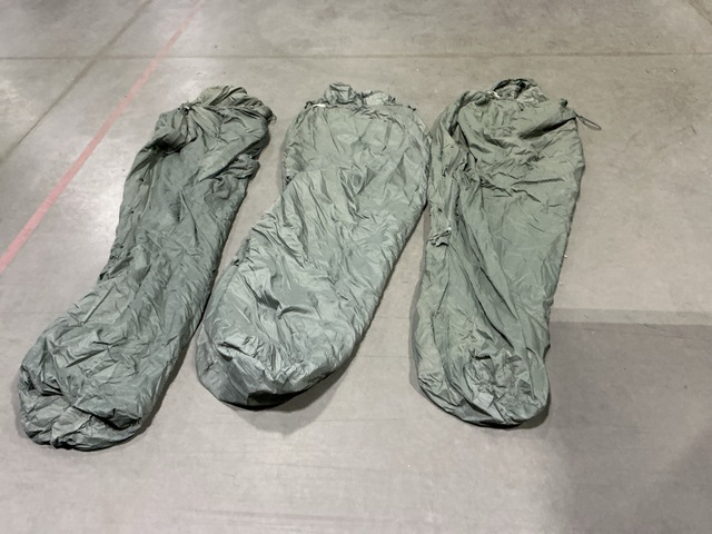 (51) Sleeping Bags (51) Sleeping Bags