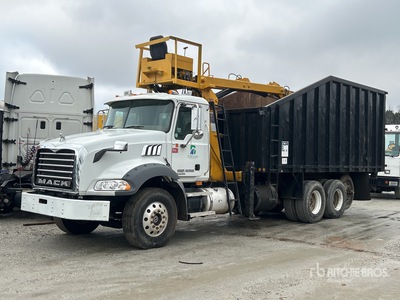 PETERSEN INDUSTRIES DL3 7100 lb Knuckle Boom on 2007 Mack CTP713B 8x4 Wóz chwytakowy