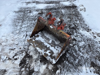 24 in Q/C Cleanup دلو حفارة - Fits Kubota