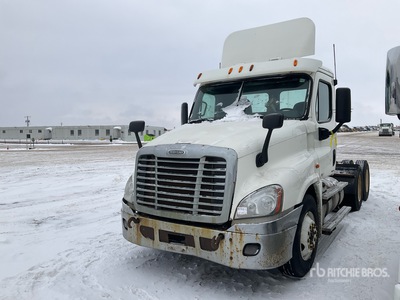2011 Freightliner Cascadia 125 6x4 Cabeza Tractora Cabina Corta (Inoperable)