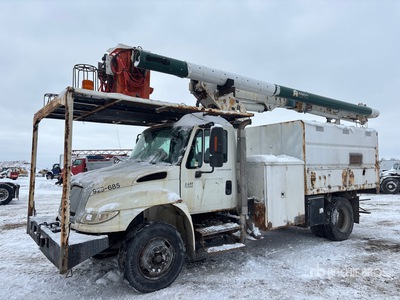 Altec on 2005 International 4400 4x2 Forestry Bucket Truck