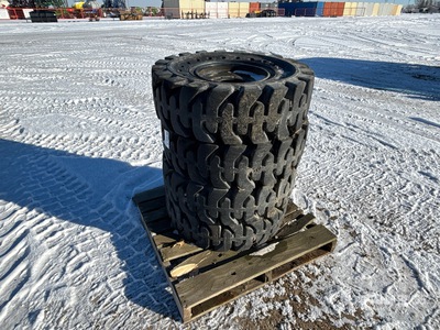 Quantity of (4) 33x10-16 Aperture Neumáticos