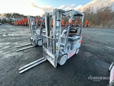 2014 Toyota 8FBCU25 4400 lb Elektryczny wózek widłowy