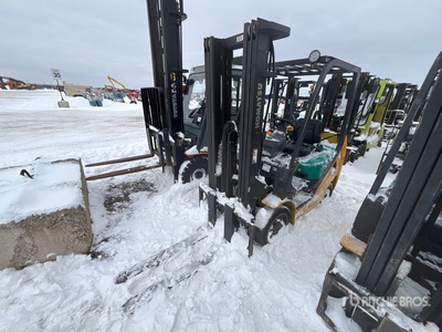 2010 Komatsu FG25ST-16 4650 lb Cushion Tire Wózek widłowy