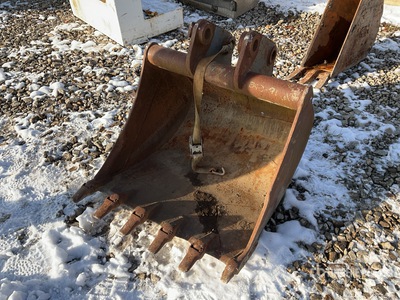 36 in Digging Excavator Bucket