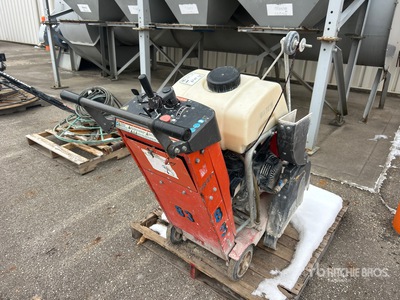 2015 Husqvarna FS413 Scie à béton à contrôle arrière