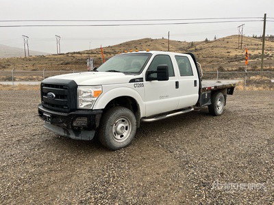 2014 Ford F-350 XLT 4x4 Crew Cab Flatbed Truck