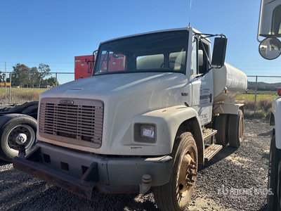 2004 Freightliner FL70 4x2 Water Truck