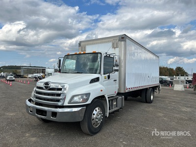 2018 Hino 338 4x2 Van Truck