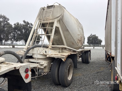 1964 Fruehauf HAB-F2-J 1000 T/A Pneumatic Bulk Trailer