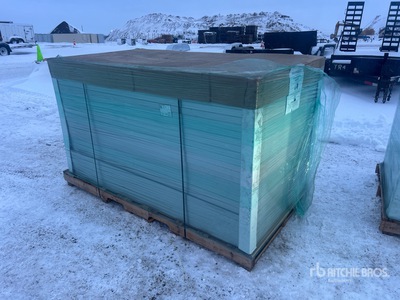 Quantity of (25) Heliene 380 Watt Solar Panels Divers - Industriel