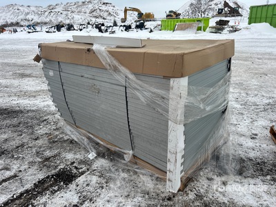 Quantity of (25) Heliene 380 Watt Solar Panels Divers - Industriel