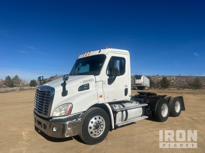 2015 Freightliner Cascadia 113 T/A Day Cab Truck Tractor