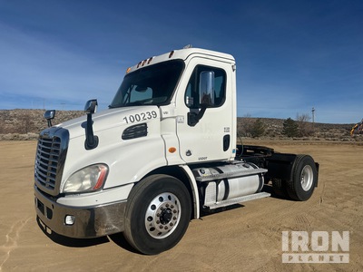 2013 Freightliner Cascadia 113 4x2 S/A Day Cab Truck Tractor