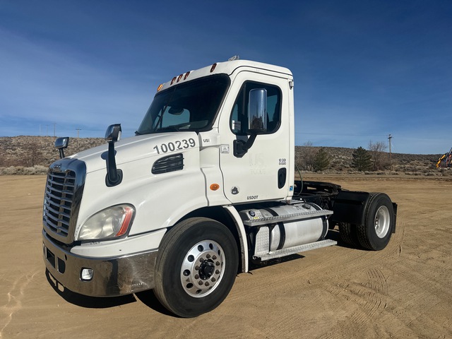 2013 Freightliner Cascadia 113 4x2 S/A Day Cab Truck Tractor